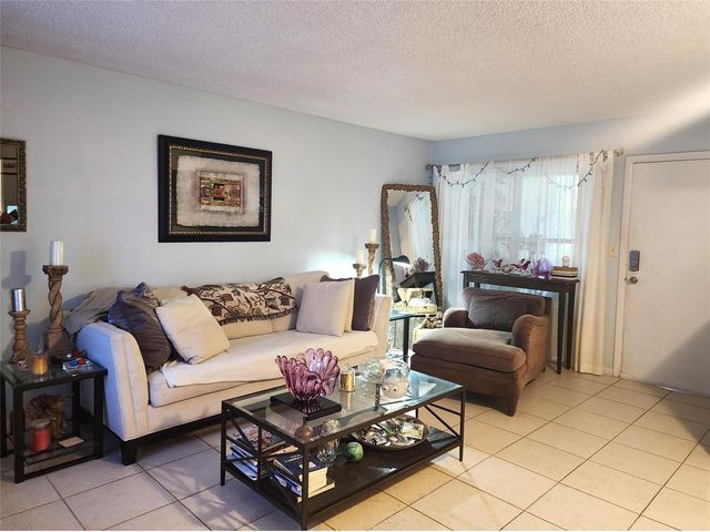 804 SE 7th Street 101, Deerfield Beach, FL 33441