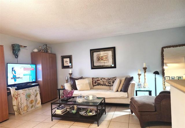 804 SE 7th Street 101, Deerfield Beach, FL 33441