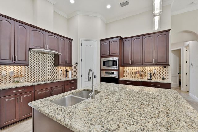 7121 HATPIN LOOP, Wesley Chapel, FL 33545