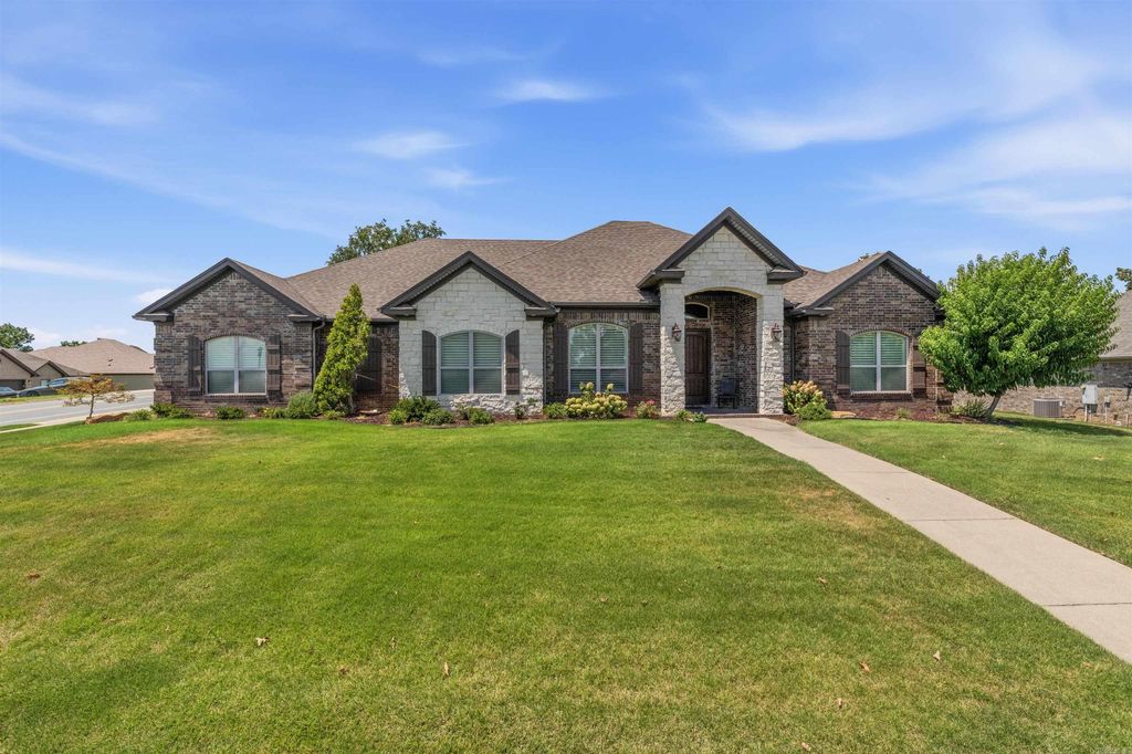 3233 Falling Water Rd, Sherwood, AR 72120