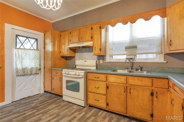 709 Mayo, Carlinville, IL 62626