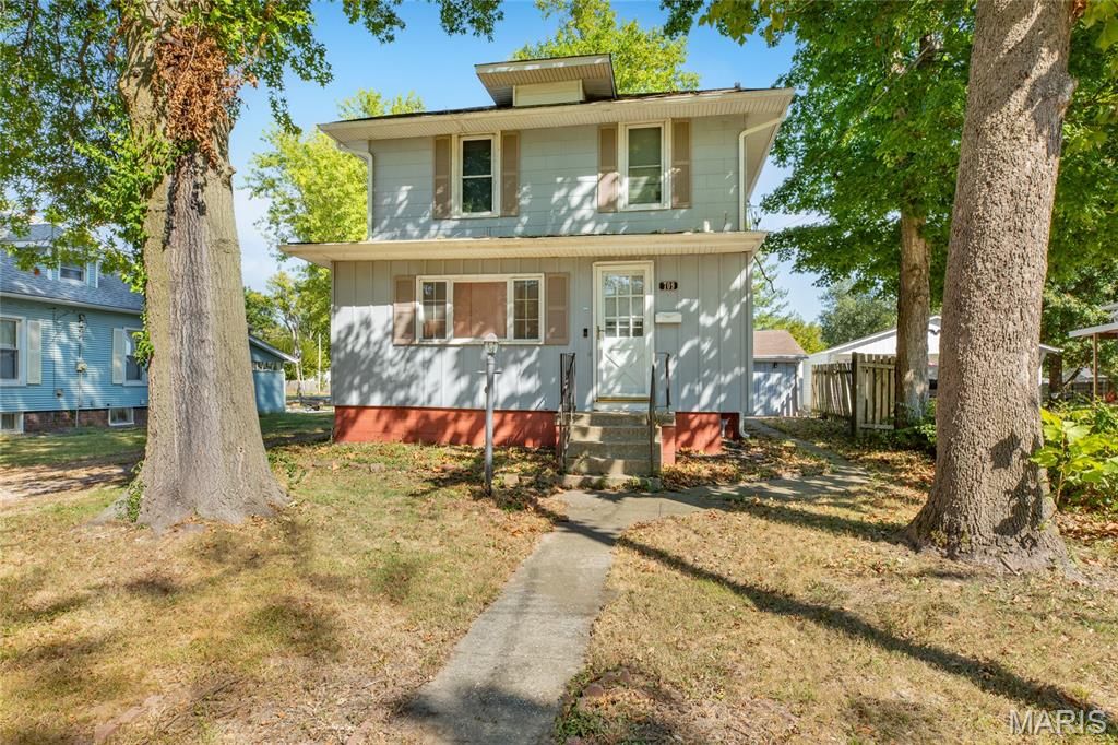 709 Mayo, Carlinville, IL 62626