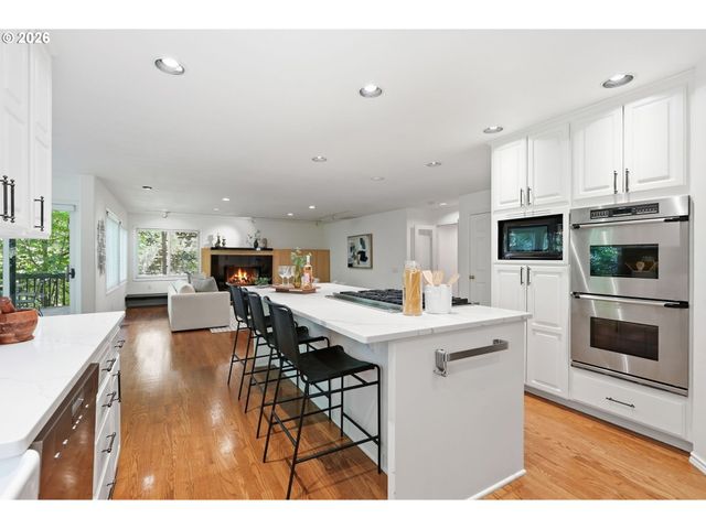 19158 MEGAN Pl, Lake Oswego, OR 97034