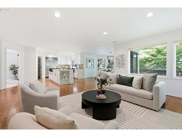 19158 MEGAN Pl, Lake Oswego, OR 97034