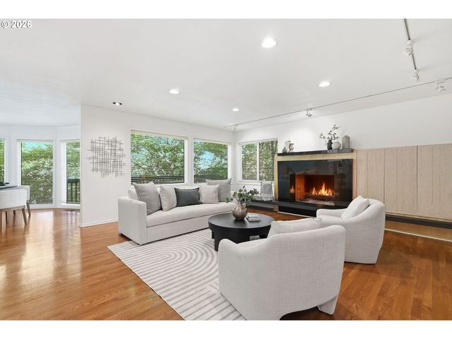 19158 MEGAN Pl, Lake Oswego, OR 97034