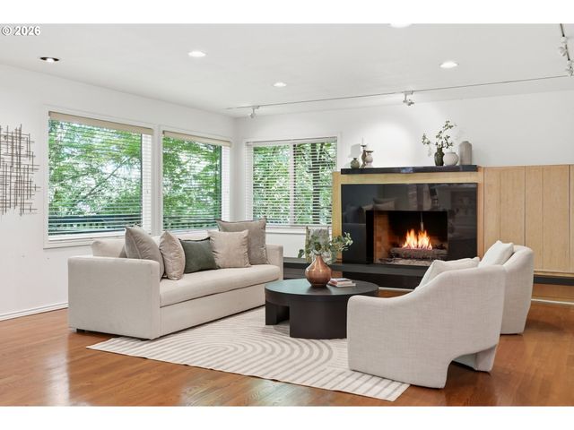 19158 MEGAN Pl, Lake Oswego, OR 97034