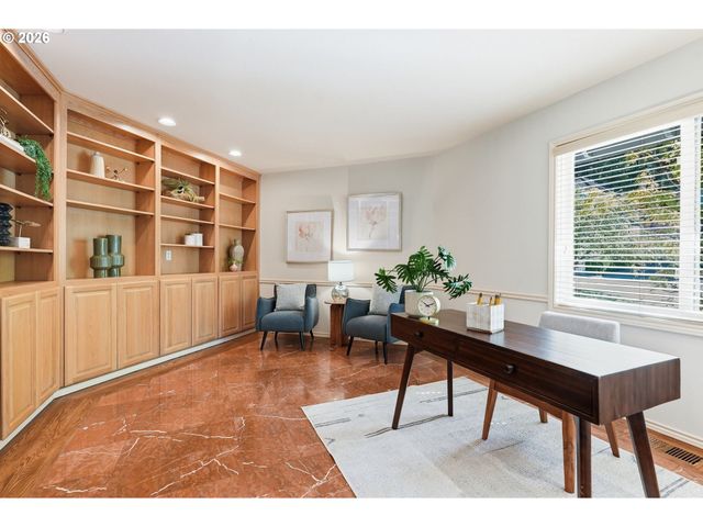 19158 MEGAN Pl, Lake Oswego, OR 97034