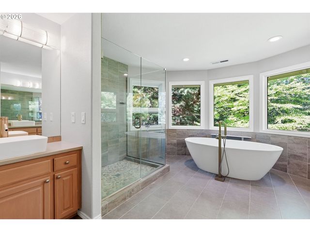 19158 MEGAN Pl, Lake Oswego, OR 97034