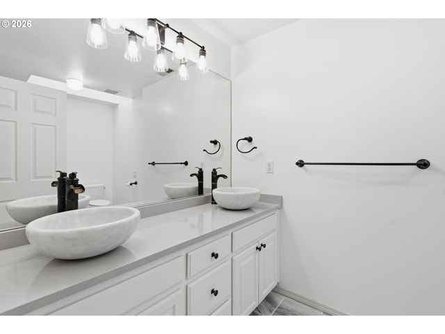 19158 MEGAN Pl, Lake Oswego, OR 97034
