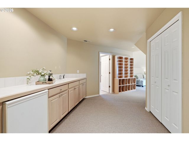 19158 MEGAN Pl, Lake Oswego, OR 97034