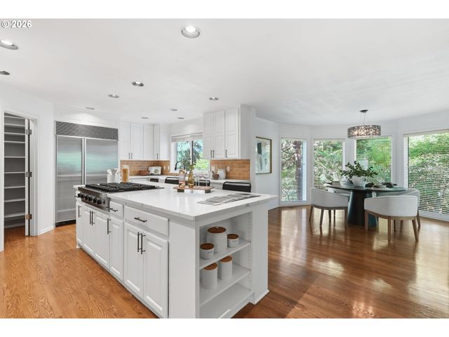 19158 MEGAN Pl, Lake Oswego, OR 97034