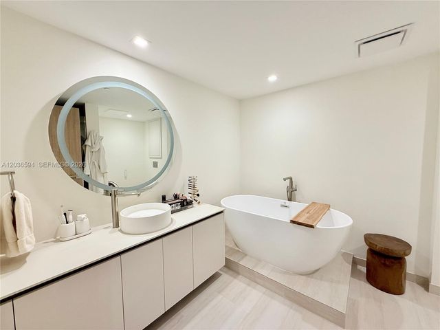 495 Brickell Ave 5106, Miami, FL 33131