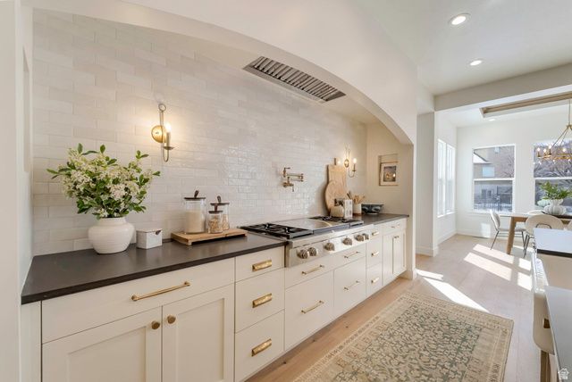 664 S WILDFLOWER CIR, North Salt Lake, UT 84054