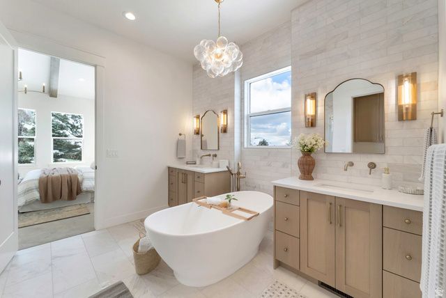 664 S WILDFLOWER CIR, North Salt Lake, UT 84054