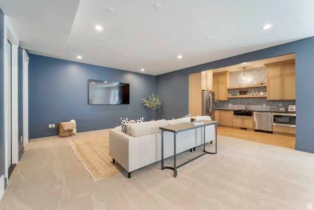 664 S WILDFLOWER CIR, North Salt Lake, UT 84054