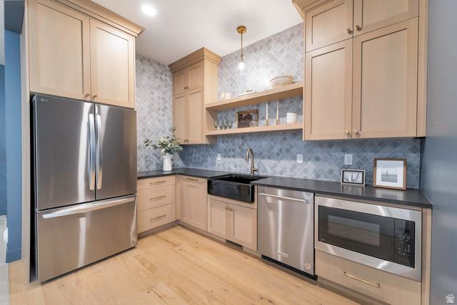 664 S WILDFLOWER CIR, North Salt Lake, UT 84054