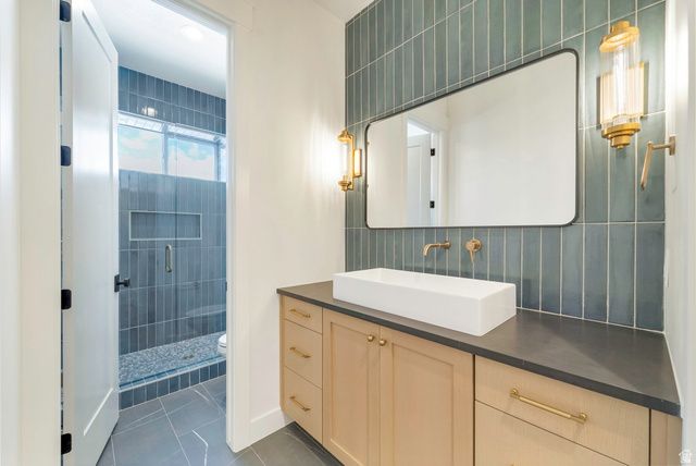 664 S WILDFLOWER CIR, North Salt Lake, UT 84054