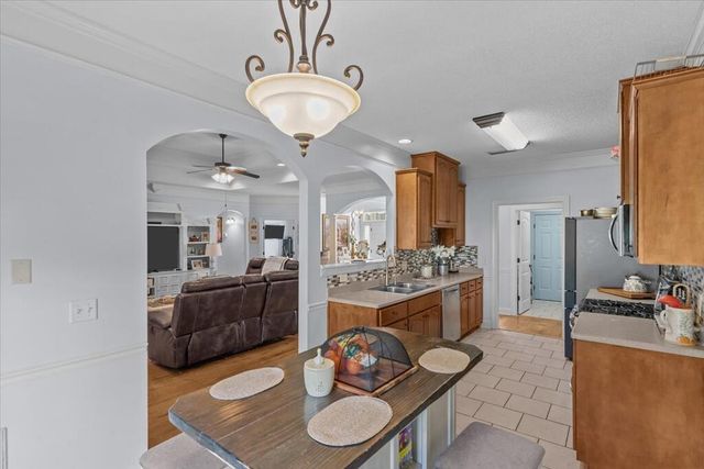 216 Glen Oaks Drive, Dothan, AL 36301