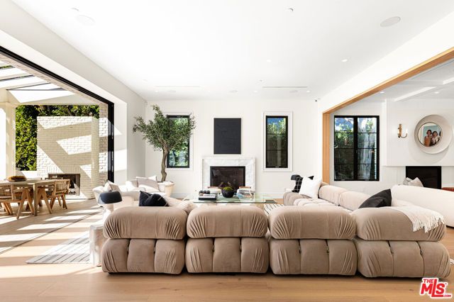 415 N Cliffwood Avenue, Los Angeles, CA 90049