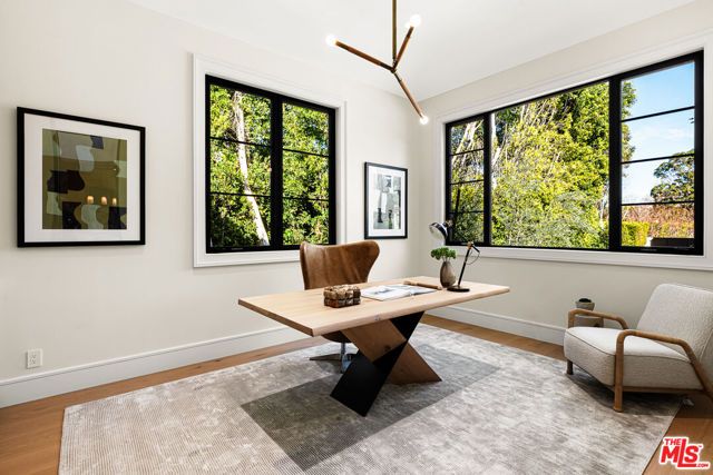 415 N Cliffwood Avenue, Los Angeles, CA 90049