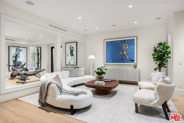 415 N Cliffwood Avenue, Los Angeles, CA 90049
