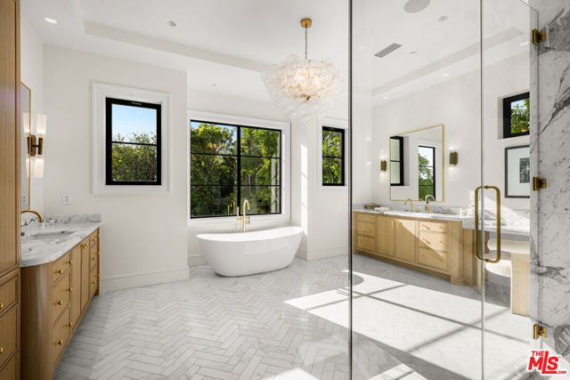 415 N Cliffwood Avenue, Los Angeles, CA 90049