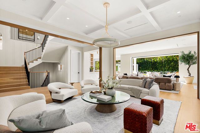415 N Cliffwood Avenue, Los Angeles, CA 90049