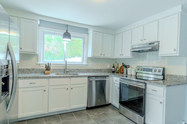 27 Surrey Lane UNIT 27, Bourne, MA 02532