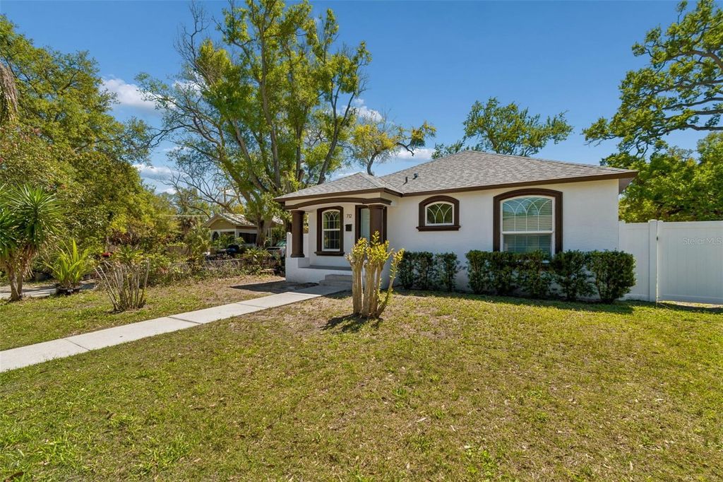 Image 3 of property listing at 712 15TH AVENUE S, St Petersburg, FL 33701