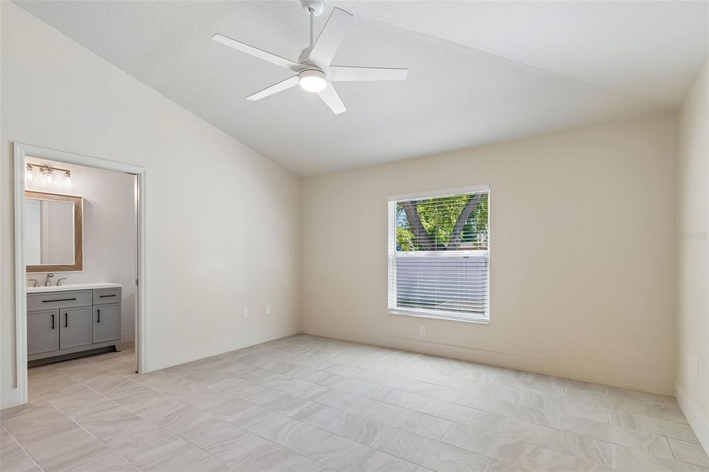 Image 22 of property listing at 712 15TH AVENUE S, St Petersburg, FL 33701