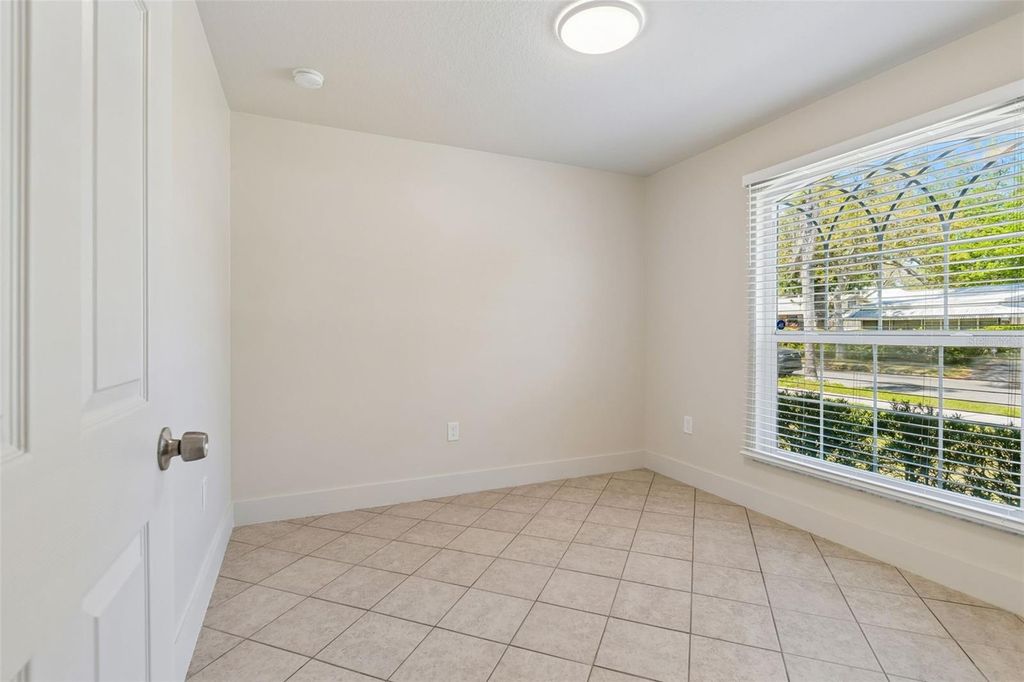 Image 36 of property listing at 712 15TH AVENUE S, St Petersburg, FL 33701