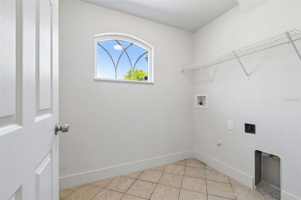 Image 40 of property listing at 712 15TH AVENUE S, St Petersburg, FL 33701