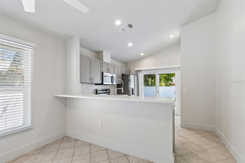 Image 41 of property listing at 712 15TH AVENUE S, St Petersburg, FL 33701