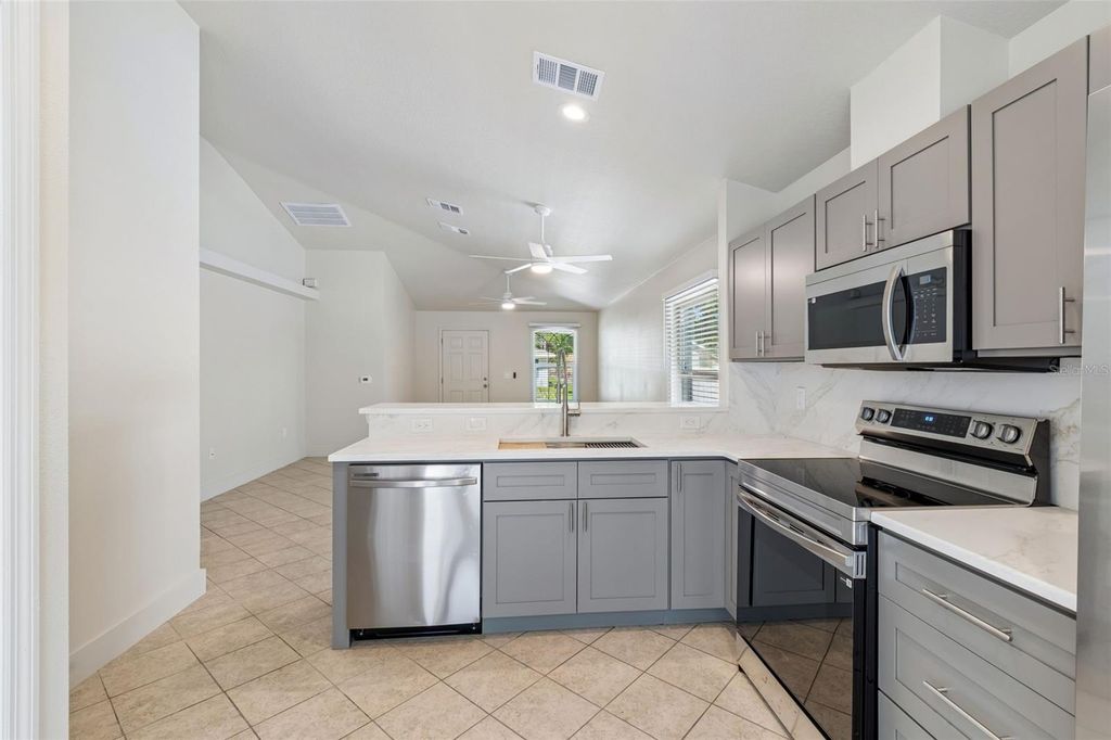 Image 48 of property listing at 712 15TH AVENUE S, St Petersburg, FL 33701