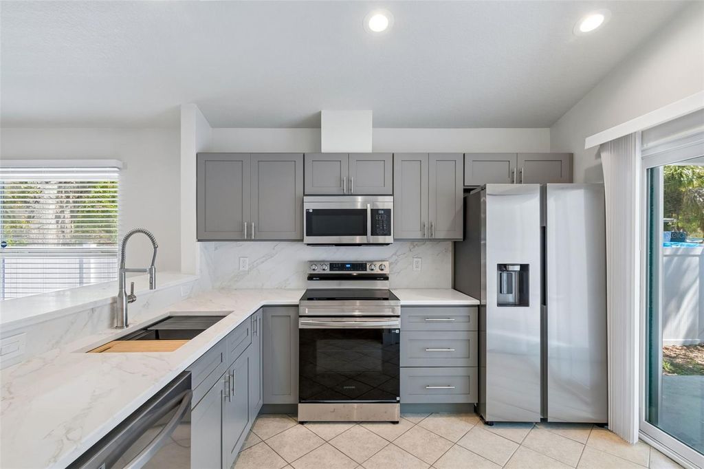 Image 53 of property listing at 712 15TH AVENUE S, St Petersburg, FL 33701