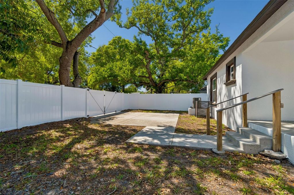 Image 58 of property listing at 712 15TH AVENUE S, St Petersburg, FL 33701