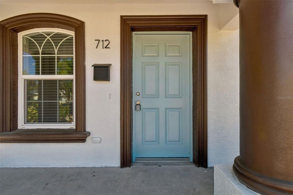 Image 8 of property listing at 712 15TH AVENUE S, St Petersburg, FL 33701