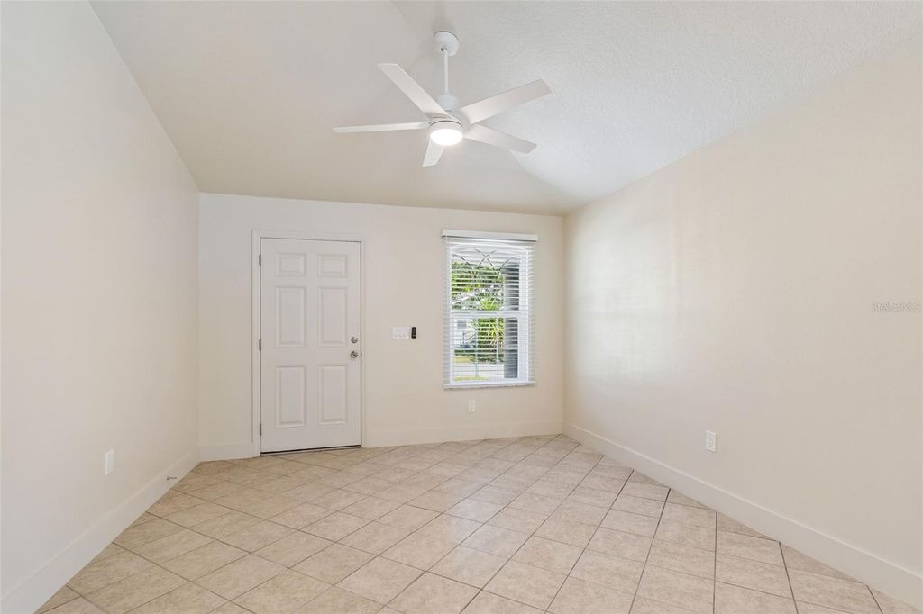 Image 10 of property listing at 712 15TH AVENUE S, St Petersburg, FL 33701