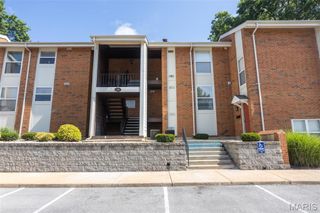 1989 Hunting Lake Court Court 201, Kirkwood, MO 63122