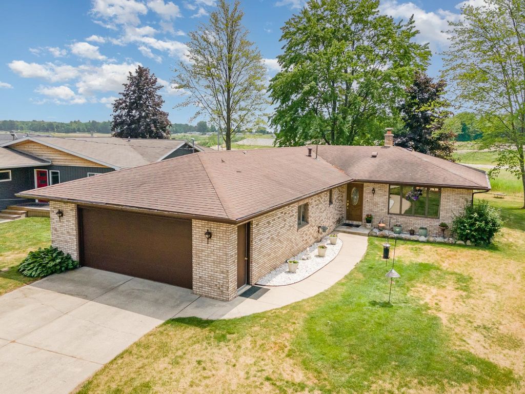 331 Island Drive, Beaverton, MI 48612