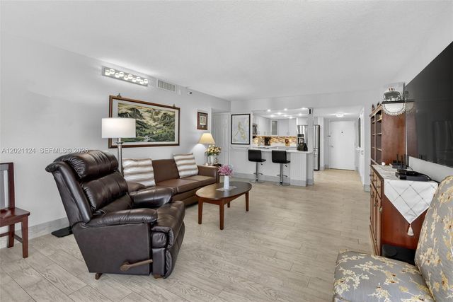 20515 E Country Club Drive 2248, Aventura, FL 33180