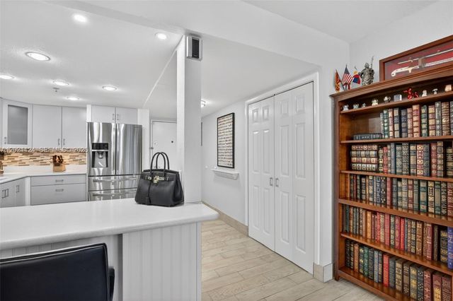 20515 E Country Club Drive 2248, Aventura, FL 33180