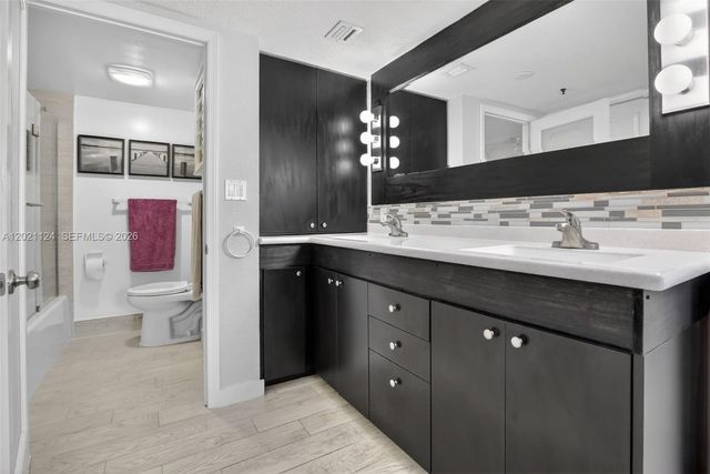 20515 E Country Club Drive 2248, Aventura, FL 33180