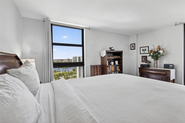 20515 E Country Club Drive 2248, Aventura, FL 33180