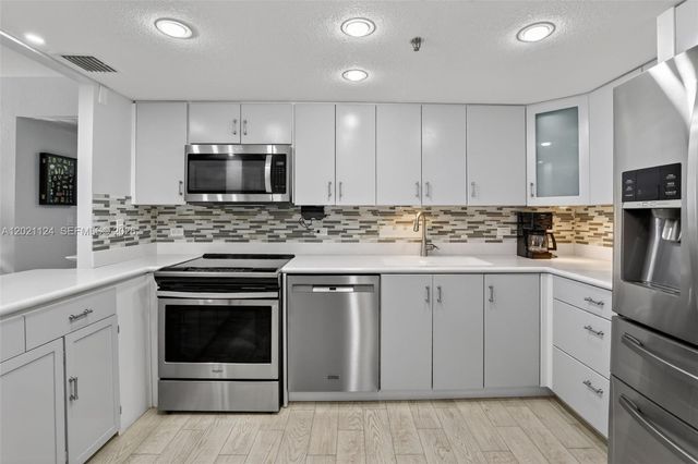 20515 E Country Club Drive 2248, Aventura, FL 33180