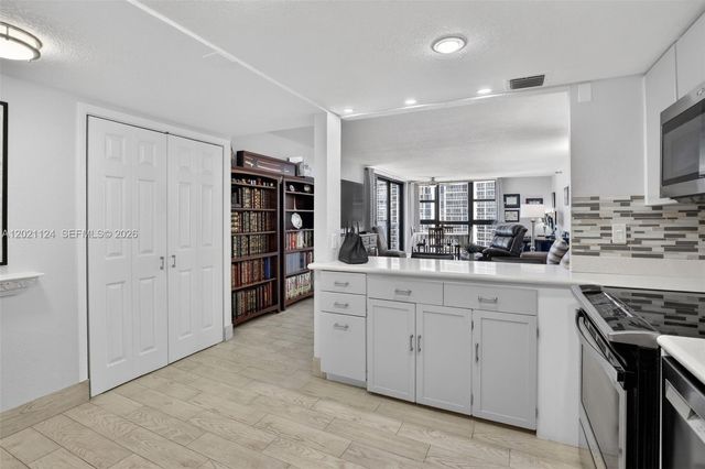 20515 E Country Club Drive 2248, Aventura, FL 33180