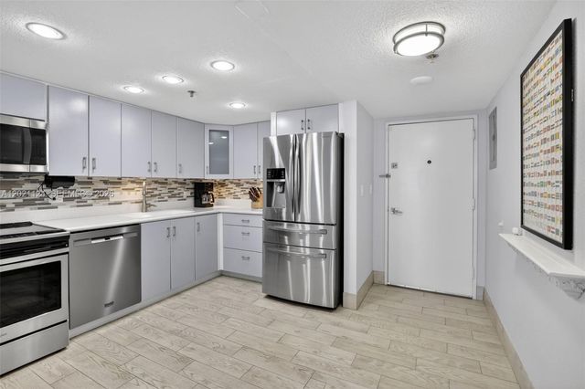 20515 E Country Club Drive 2248, Aventura, FL 33180