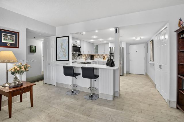 20515 E Country Club Drive 2248, Aventura, FL 33180