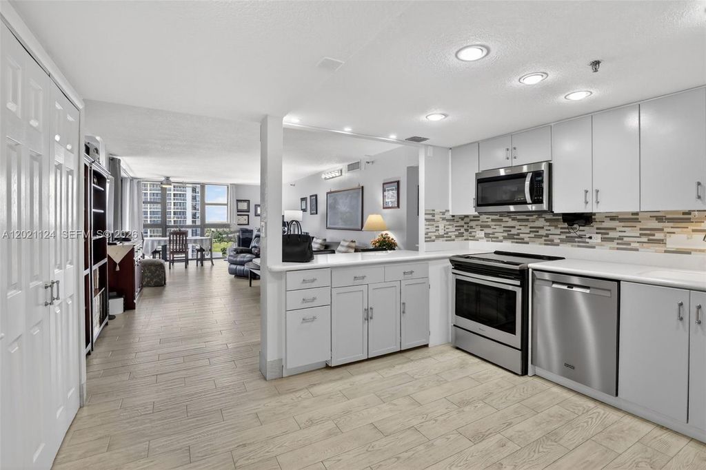 20515 E Country Club Drive 2248, Aventura, FL 33180