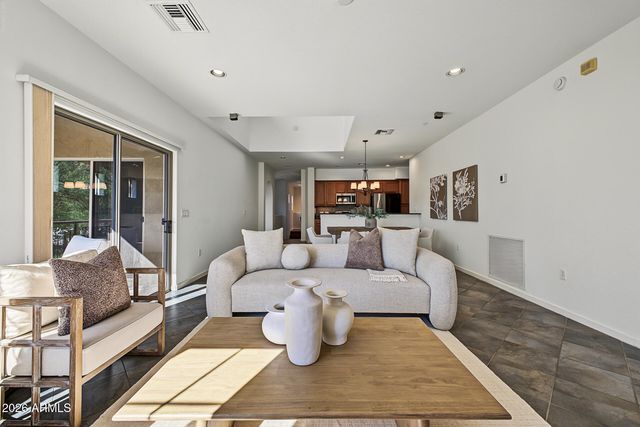 3935 E ROUGH RIDER Road 1186, Phoenix, AZ 85050